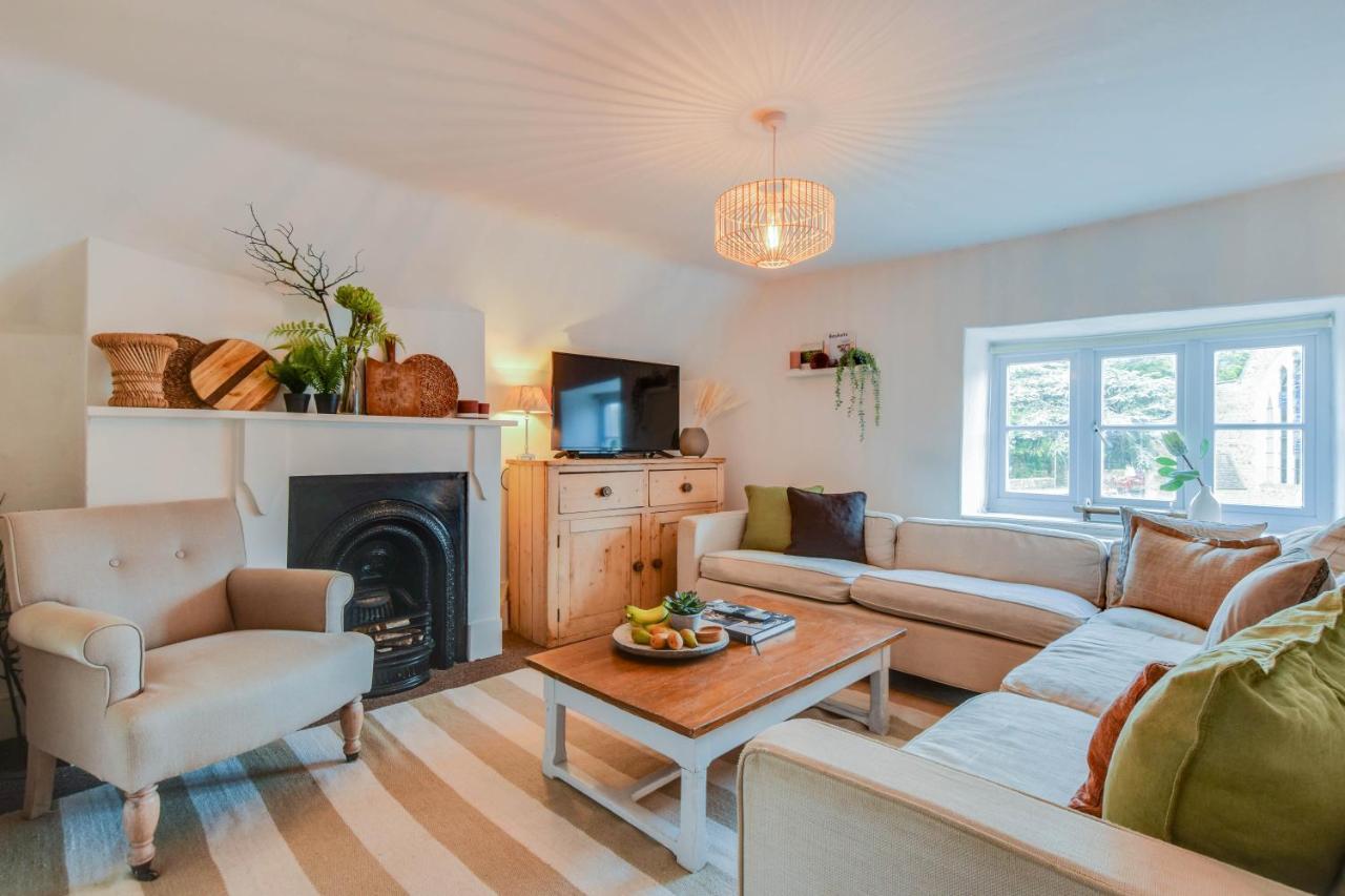 The Nook, Newly Available Relaxed 2 Bed, Cotswolds Apartment South Cerney