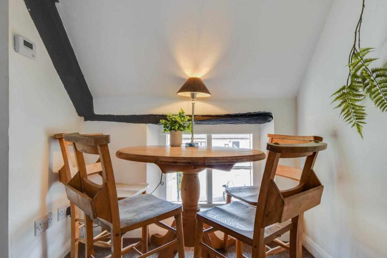 The Nook, Newly Available Relaxed 2 Bed, Cotswolds Apartment South Cerney
