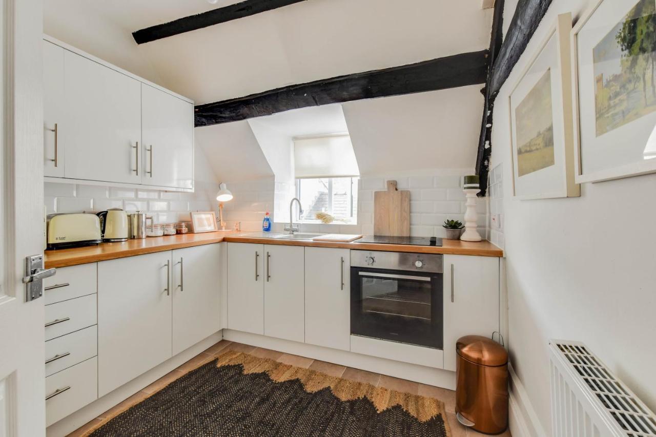 The Nook, Newly Available Relaxed 2 Bed, Cotswolds South Cerney