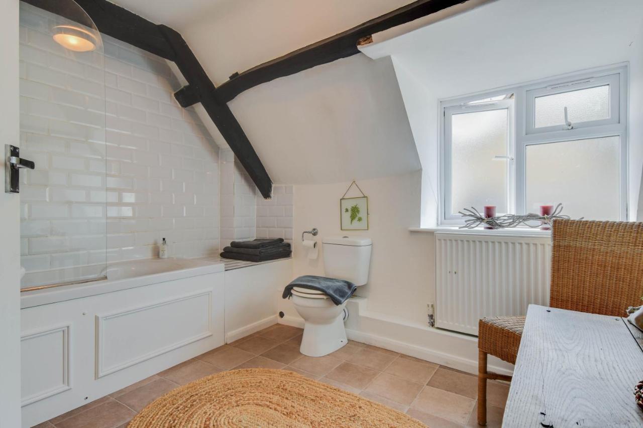The Nook, Newly Available Relaxed 2 Bed, Cotswolds Apartment South Cerney
